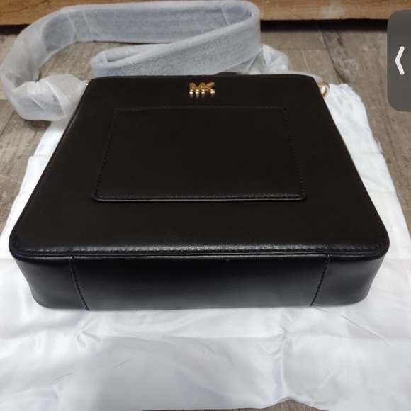 Michael Kors Gloria Messenger Leather Crossbody Bag - Picture 4 of 10